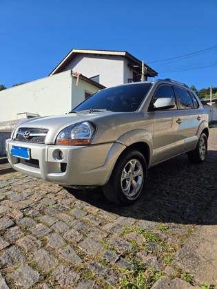 HYUNDAI TUCSON 2.0 MPFI GLS 16V 143CV 2WD GASOLINA 4P AUTOMÁTICO HYUNDAI TUCSON 2.0 MPFI GLS 16V 143CV 2WD GASOLINA 4P AUTOMÁTICO